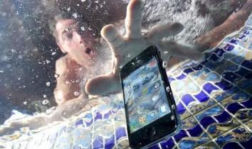 全境防水瞬扣包，地上水下都能用，下雨游泳照样玩手机-第1张-宠物相关-宝佳网